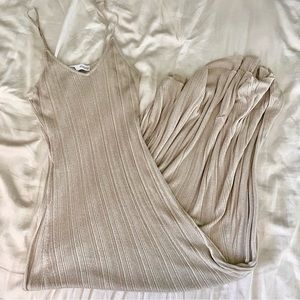 FLATTERING ZARA WOVEN FABRIC SLIP DRESS